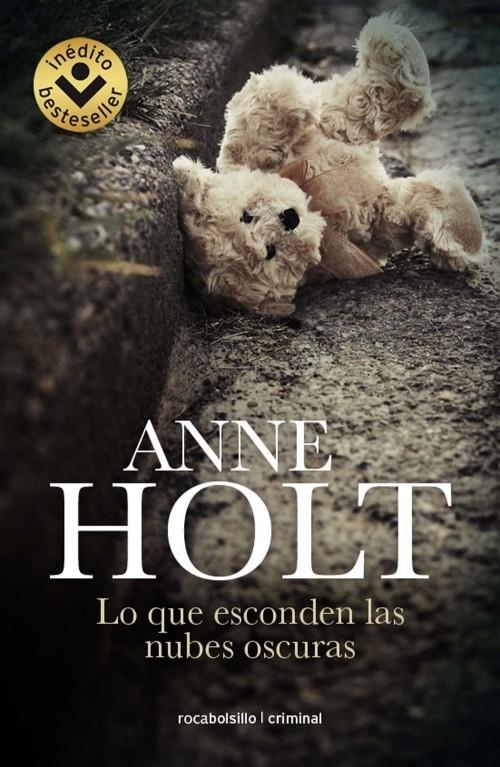 LO QUE ESCONDEN LAS NUBES OSCURAS | 9788415729105 | HOLT, ANNE | Llibreria L'Altell - Llibreria Online de Banyoles | Comprar llibres en català i castellà online - Llibreria de Girona