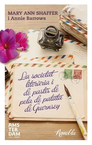 SOCIETAT LITERÀRIA I DEL PASTÍS DE PELA DE PATATA DE GUERNSEY, LA | 9788415645771 | SHAFFER, MARY-ANN/BARROWS, ANNIE | Llibreria L'Altell - Llibreria Online de Banyoles | Comprar llibres en català i castellà online - Llibreria de Girona