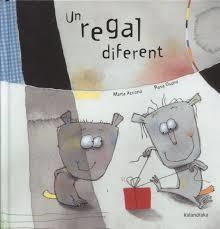 UN REGAL DIFERENT | 9788484642572 | AZCONA, MARTA | Llibreria L'Altell - Llibreria Online de Banyoles | Comprar llibres en català i castellà online - Llibreria de Girona