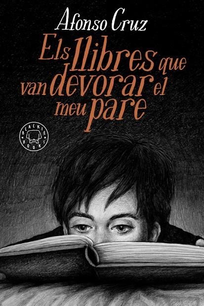 LLIBRES QUE VAN DEVORAR EL MEU PARE, ELS | 9788417552282 | CRUZ, AFONSO | Llibreria L'Altell - Llibreria Online de Banyoles | Comprar llibres en català i castellà online - Llibreria de Girona