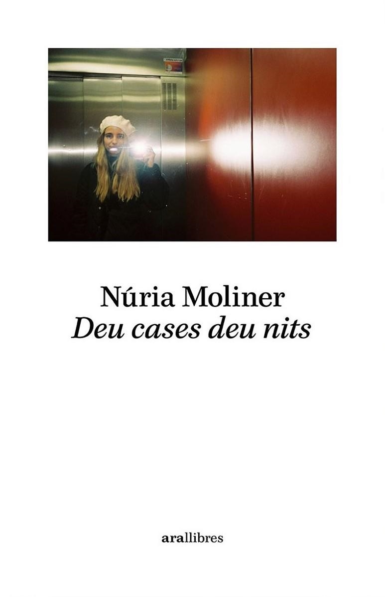 DEU CASES DEU NITS | 9788411731256 | MOLINER SABADELL, NÚRIA | Llibreria L'Altell - Llibreria Online de Banyoles | Comprar llibres en català i castellà online - Llibreria de Girona