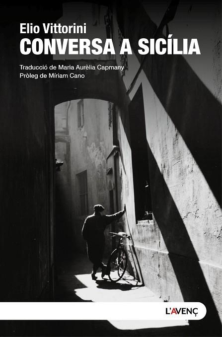 CONVERSA A SICÍLIA | 9788418680687 | VITTORINI, ELIO | Llibreria L'Altell - Llibreria Online de Banyoles | Comprar llibres en català i castellà online - Llibreria de Girona
