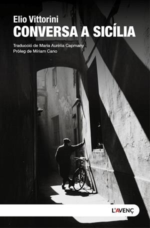 CONVERSA A SICÍLIA | 9788418680687 | VITTORINI, ELIO | Llibreria L'Altell - Llibreria Online de Banyoles | Comprar llibres en català i castellà online - Llibreria de Girona