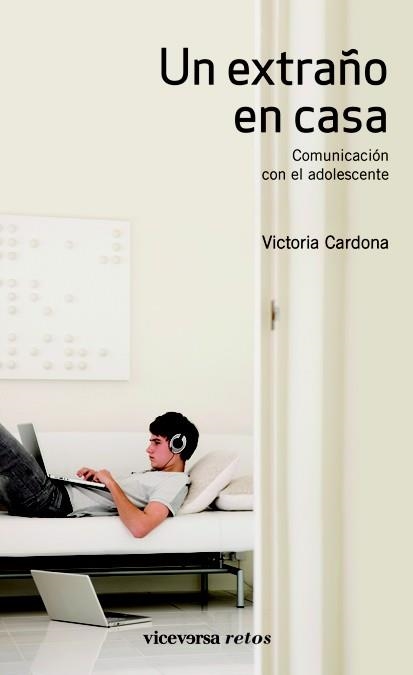 UN EXTRAÑO EN CASA | 9788492819676 | CARDONA, VICTORIA | Llibreria L'Altell - Llibreria Online de Banyoles | Comprar llibres en català i castellà online - Llibreria de Girona
